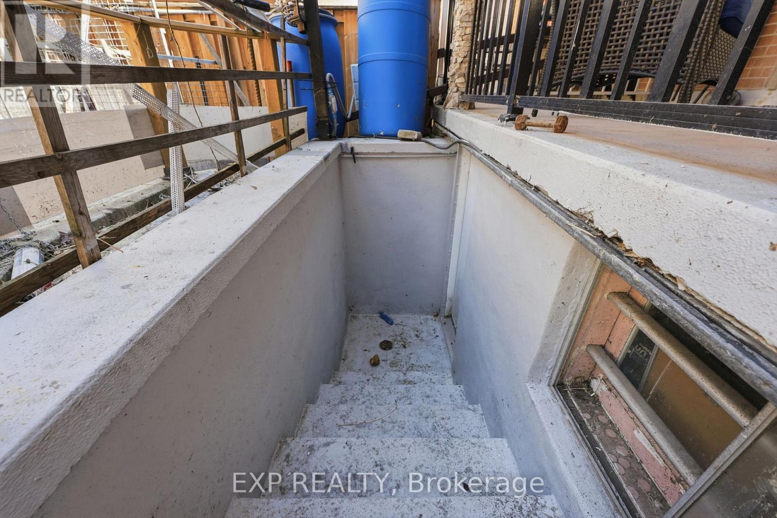 131 Dalrymple Drive, Toronto, Ontario  M6N 4S2 - Photo 30 - W12919626