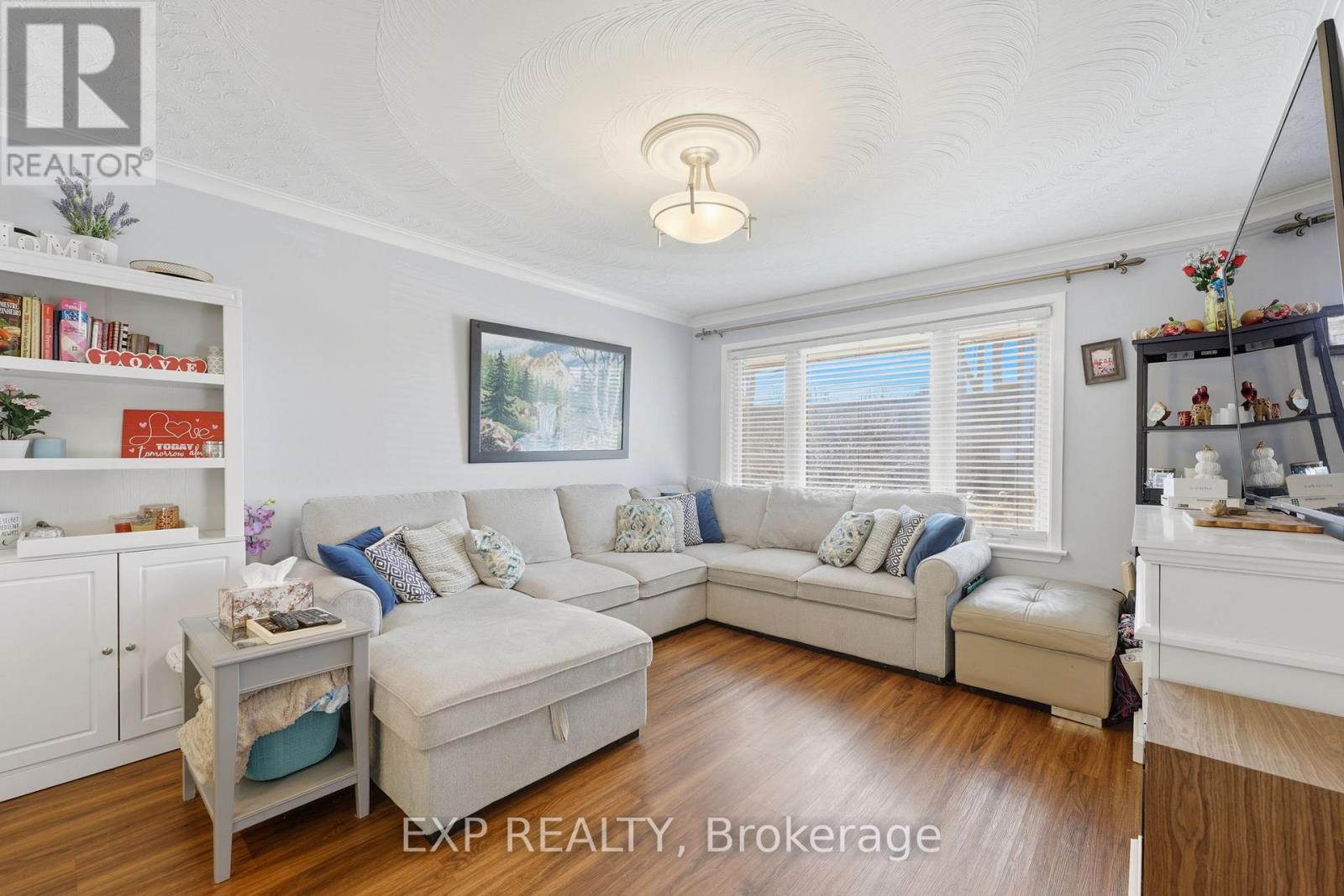 131 Dalrymple Drive, Toronto, Ontario  M6N 4S2 - Photo 5 - W12919626