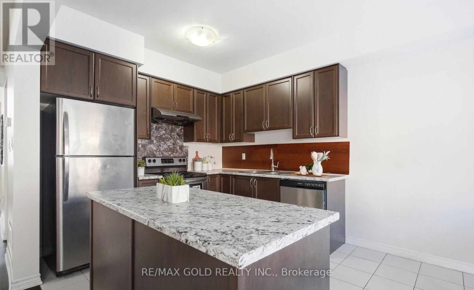 15 Hines Street, Brampton, Ontario  L7A 4X4 - Photo 17 - W12919672