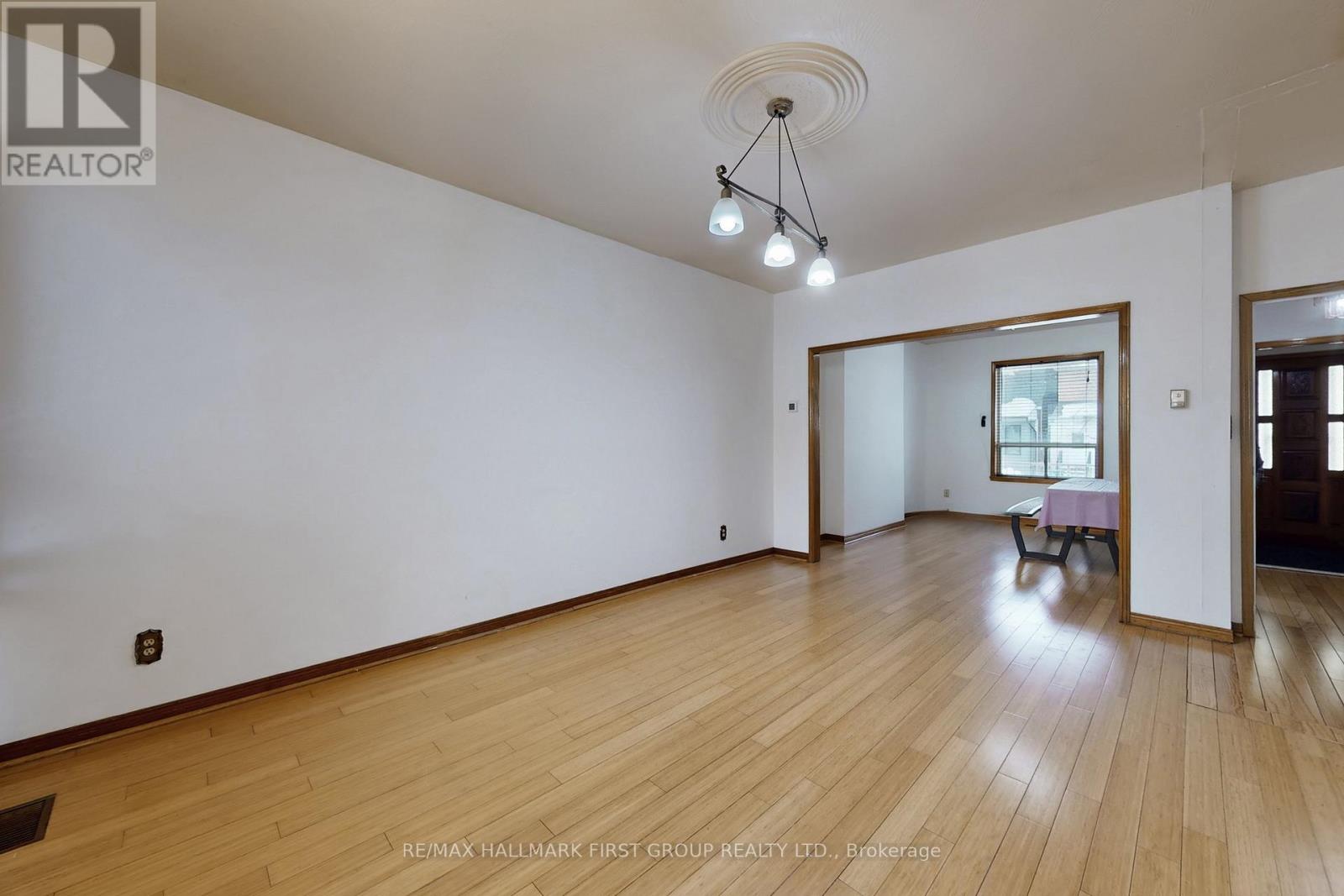 480 Lansdowne Avenue, Toronto, Ontario  M6H 3Y3 - Photo 8 - W12919682