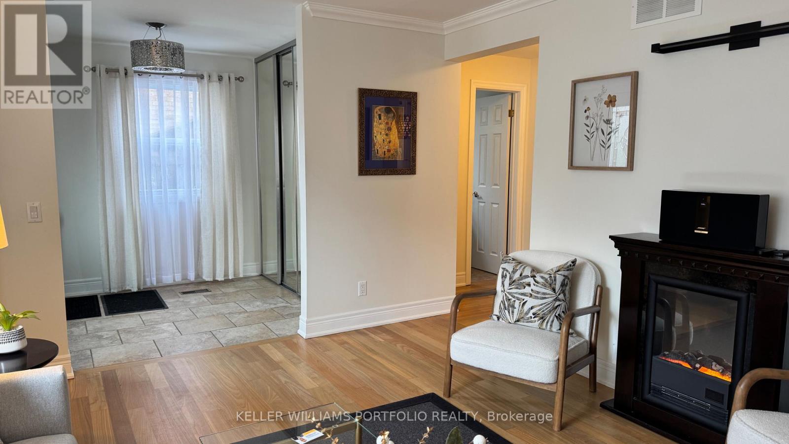 49 Dolphin Drive, Toronto, Ontario  M1L 1N5 - Photo 4 - E12899506