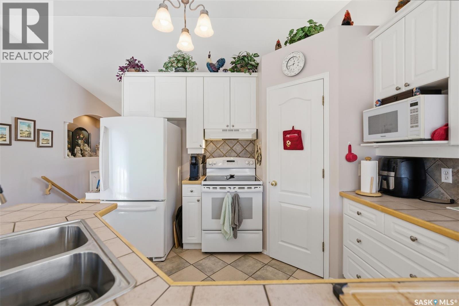 707 Bayview Close, Saskatoon, Saskatchewan  S7V 1B7 - Photo 10 - SK031274