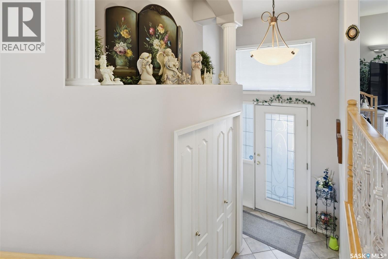 707 Bayview Close, Saskatoon, Saskatchewan  S7V 1B7 - Photo 3 - SK031274