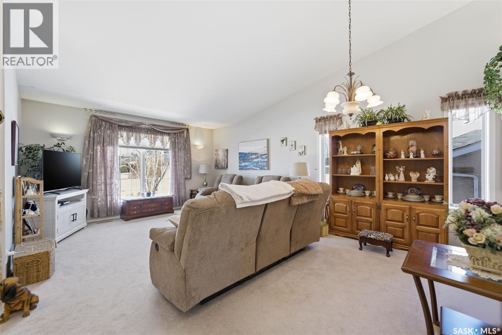 707 Bayview Close, Saskatoon, Saskatchewan  S7V 1B7 - Photo 4 - SK031274