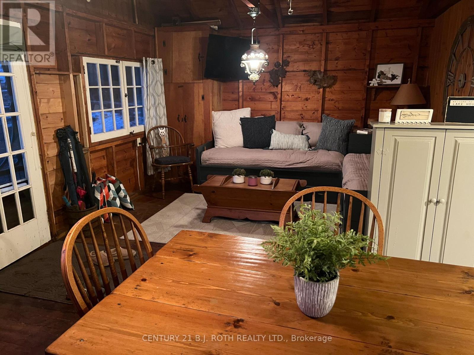 1042 Inukshuk Trail, Minden Hills, Ontario  K0M 2K0 - Photo 10 - X12919586