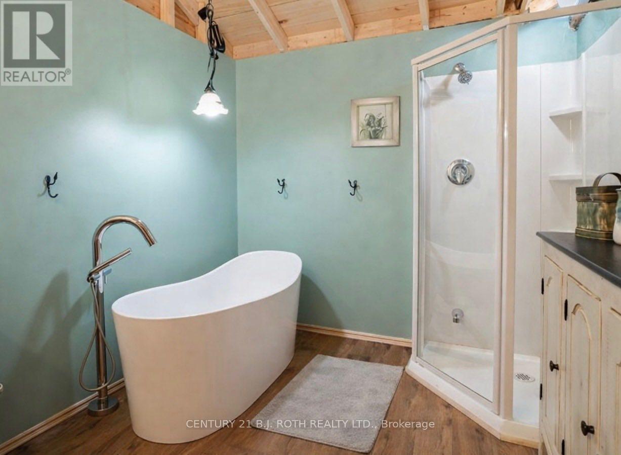 1042 Inukshuk Trail, Minden Hills, Ontario  K0M 2K0 - Photo 18 - X12919586