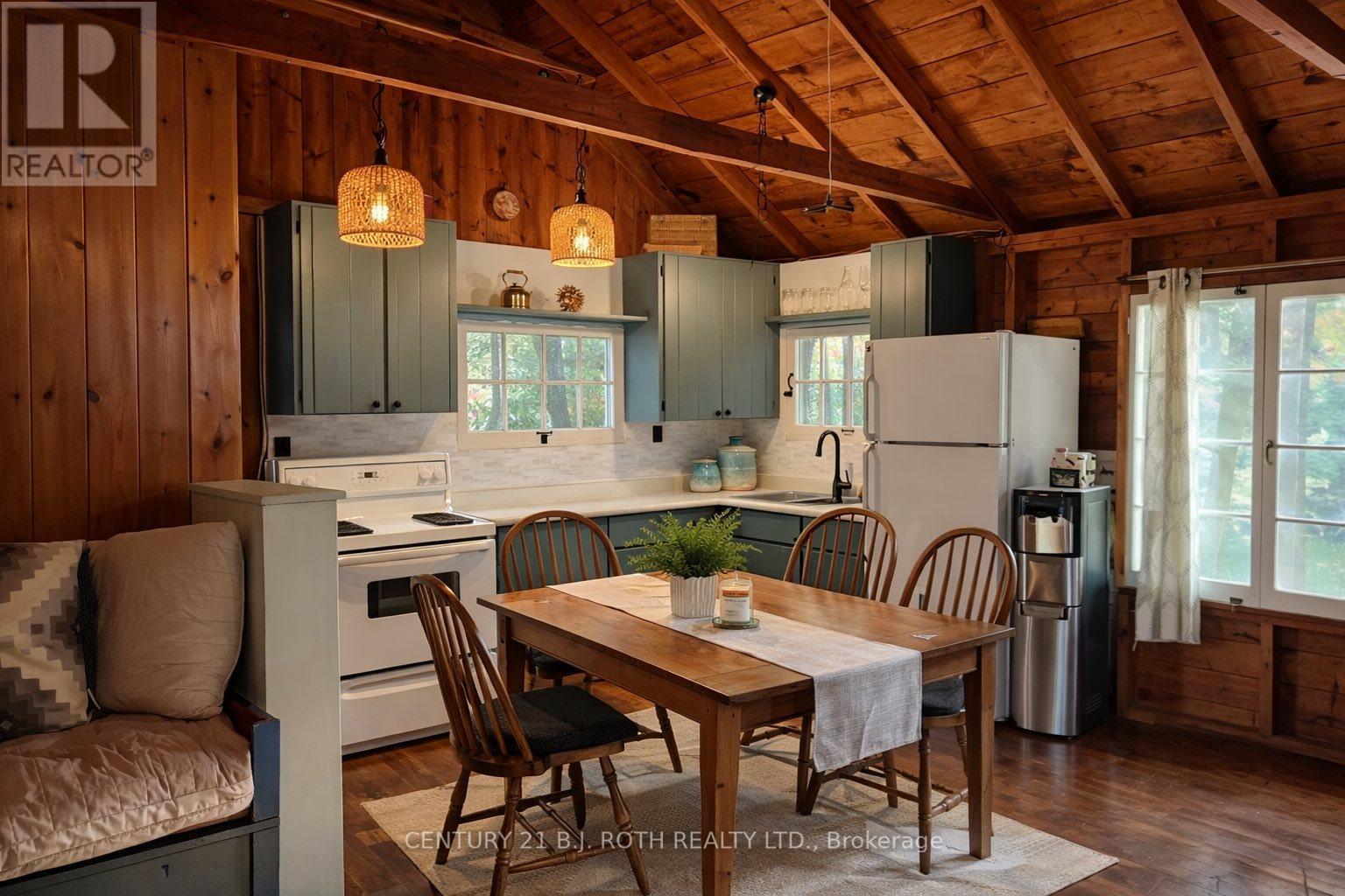 1042 Inukshuk Trail, Minden Hills, Ontario  K0M 2K0 - Photo 9 - X12919586