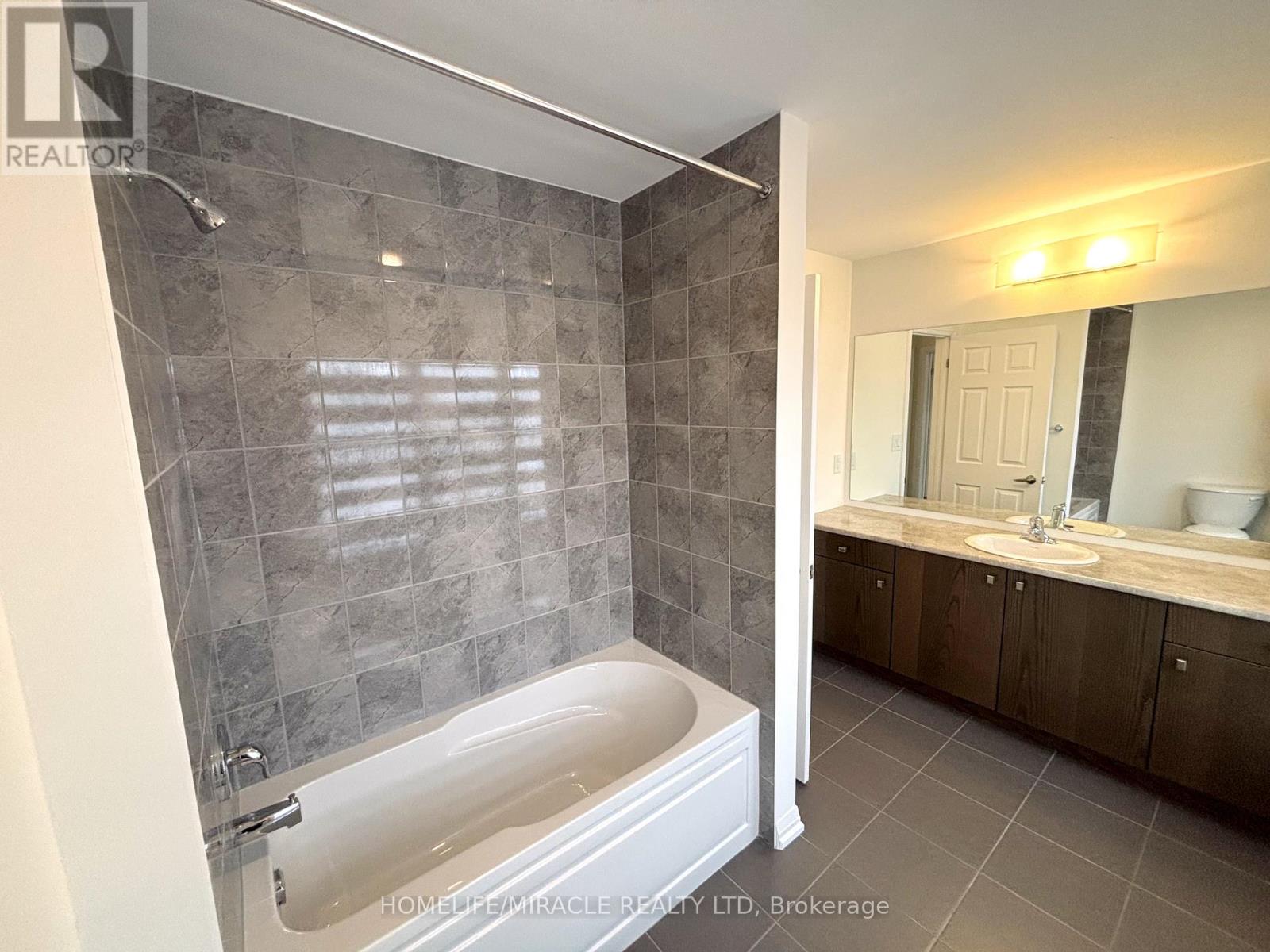 32 Riley Park Drive, Haldimand, Ontario  N3W 0K2 - Photo 29 - X12919630