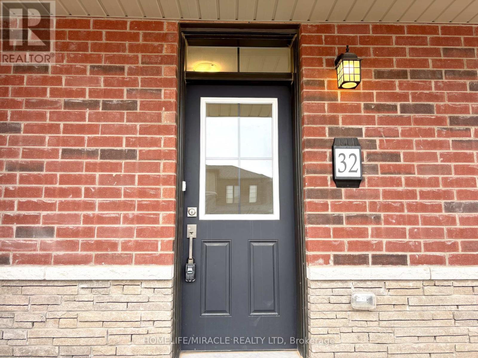 32 Riley Park Drive, Haldimand, Ontario  N3W 0K2 - Photo 3 - X12919630