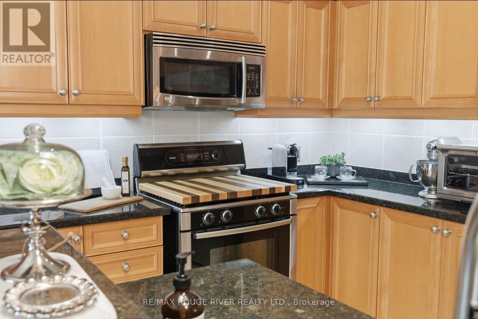 11 Bugelli Drive, Whitby, Ontario  L1R 3B7 - Photo 16 - E12919772