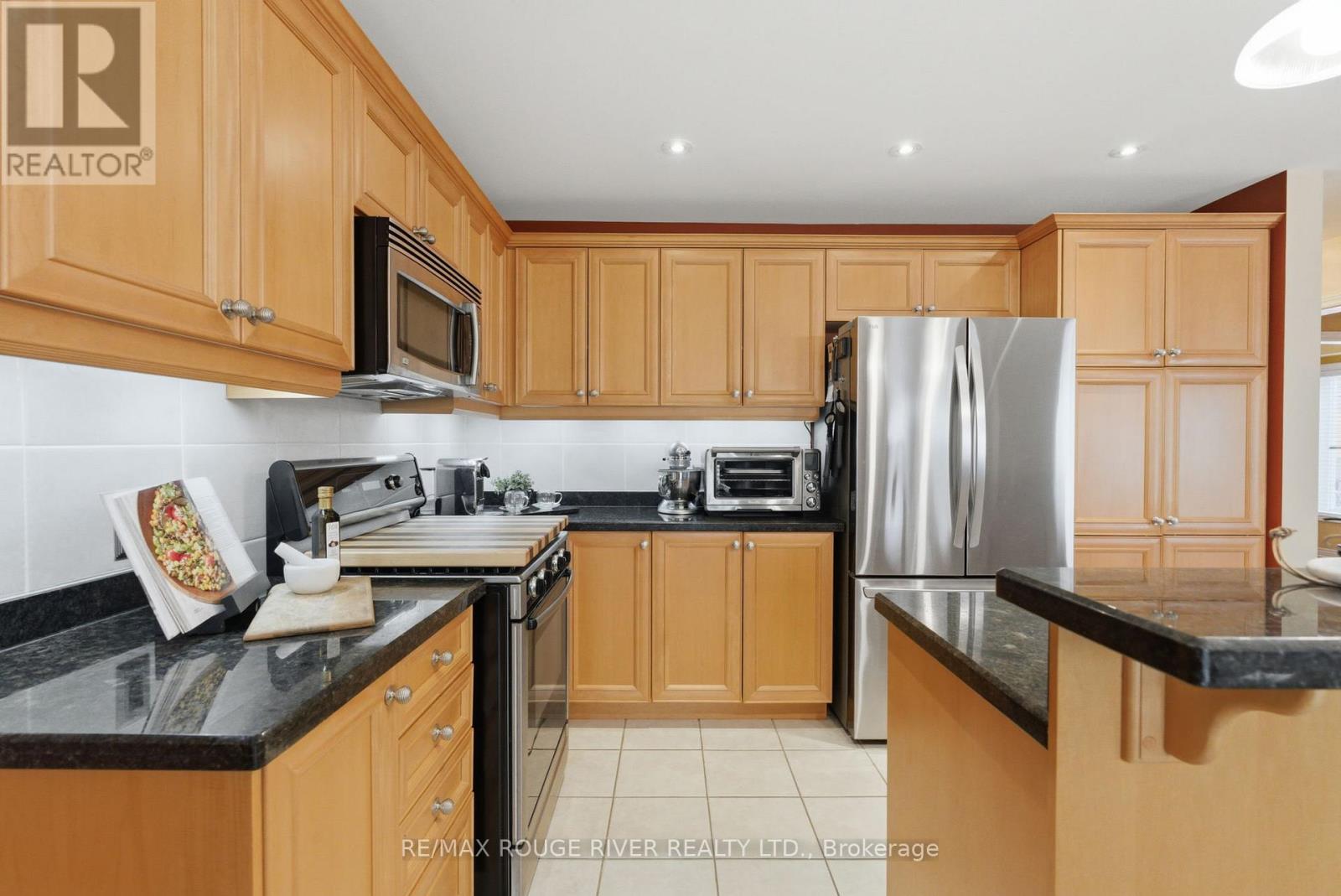 11 Bugelli Drive, Whitby, Ontario  L1R 3B7 - Photo 17 - E12919772