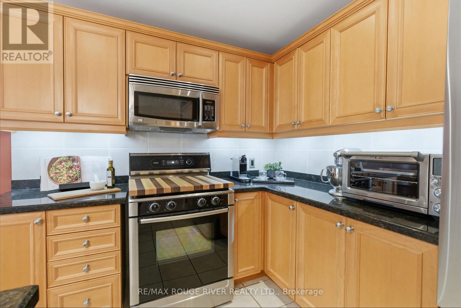 11 Bugelli Drive, Whitby, Ontario  L1R 3B7 - Photo 21 - E12919772