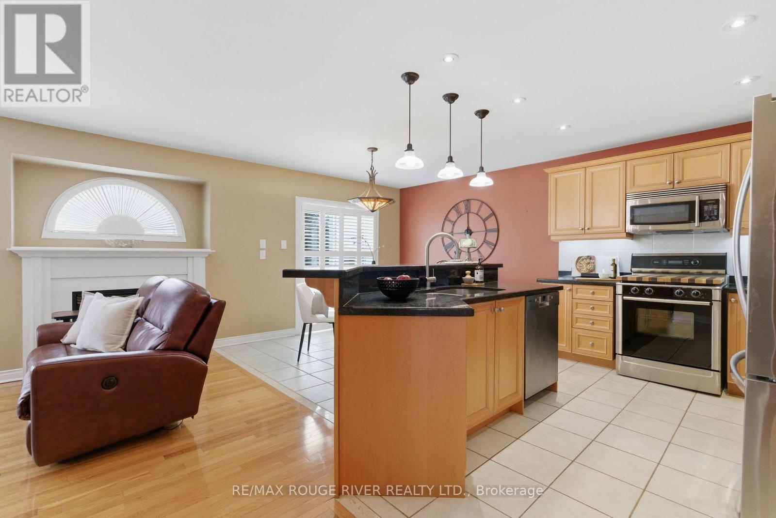 11 Bugelli Drive, Whitby, Ontario  L1R 3B7 - Photo 9 - E12919772