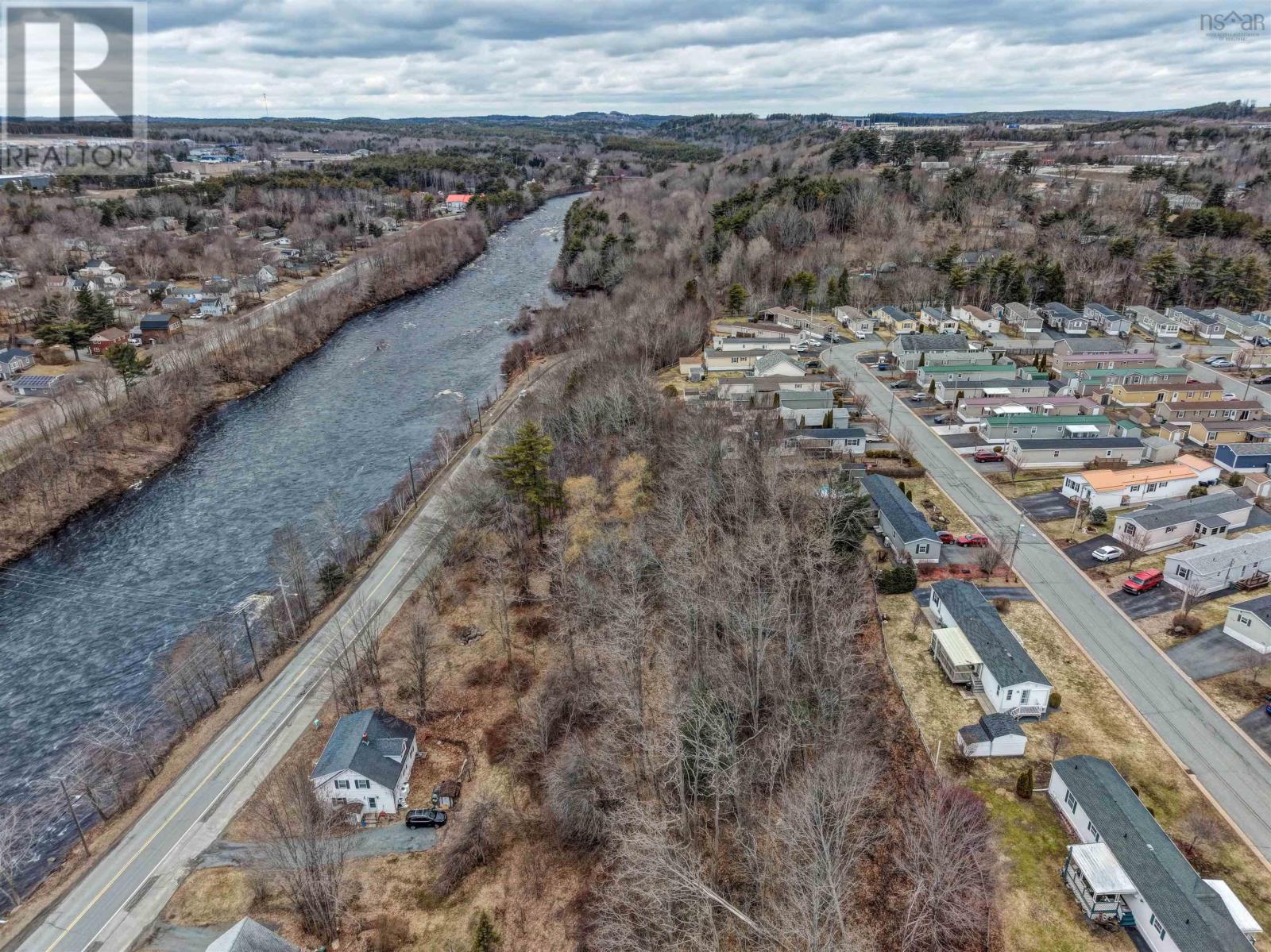 726 Lahave Street, Bridgewater, Nova Scotia  B4V 4E4 - Photo 4 - 202601379