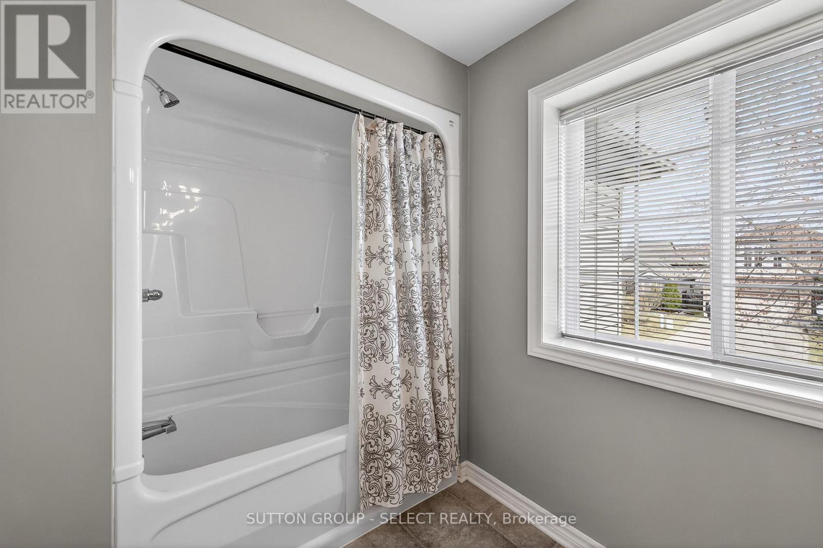 1344 Pleasantview Drive, London North, Ontario  N5X 4P5 - Photo 22 - X12919950