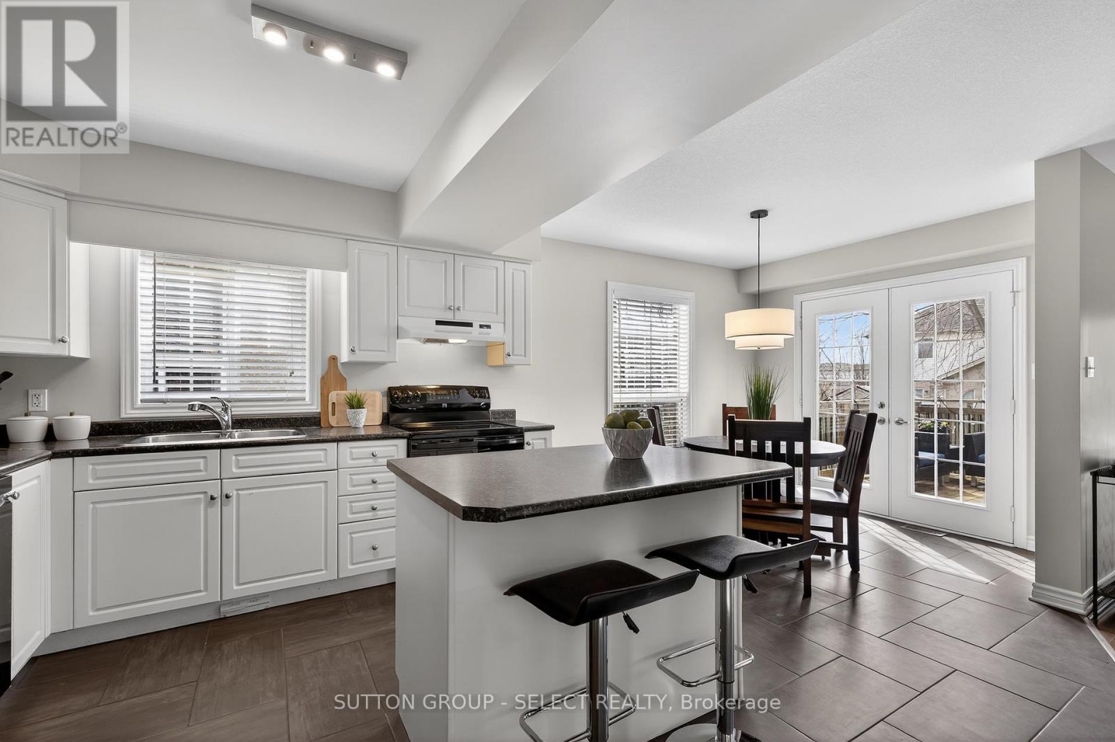 1344 Pleasantview Drive, London North, Ontario  N5X 4P5 - Photo 3 - X12919950