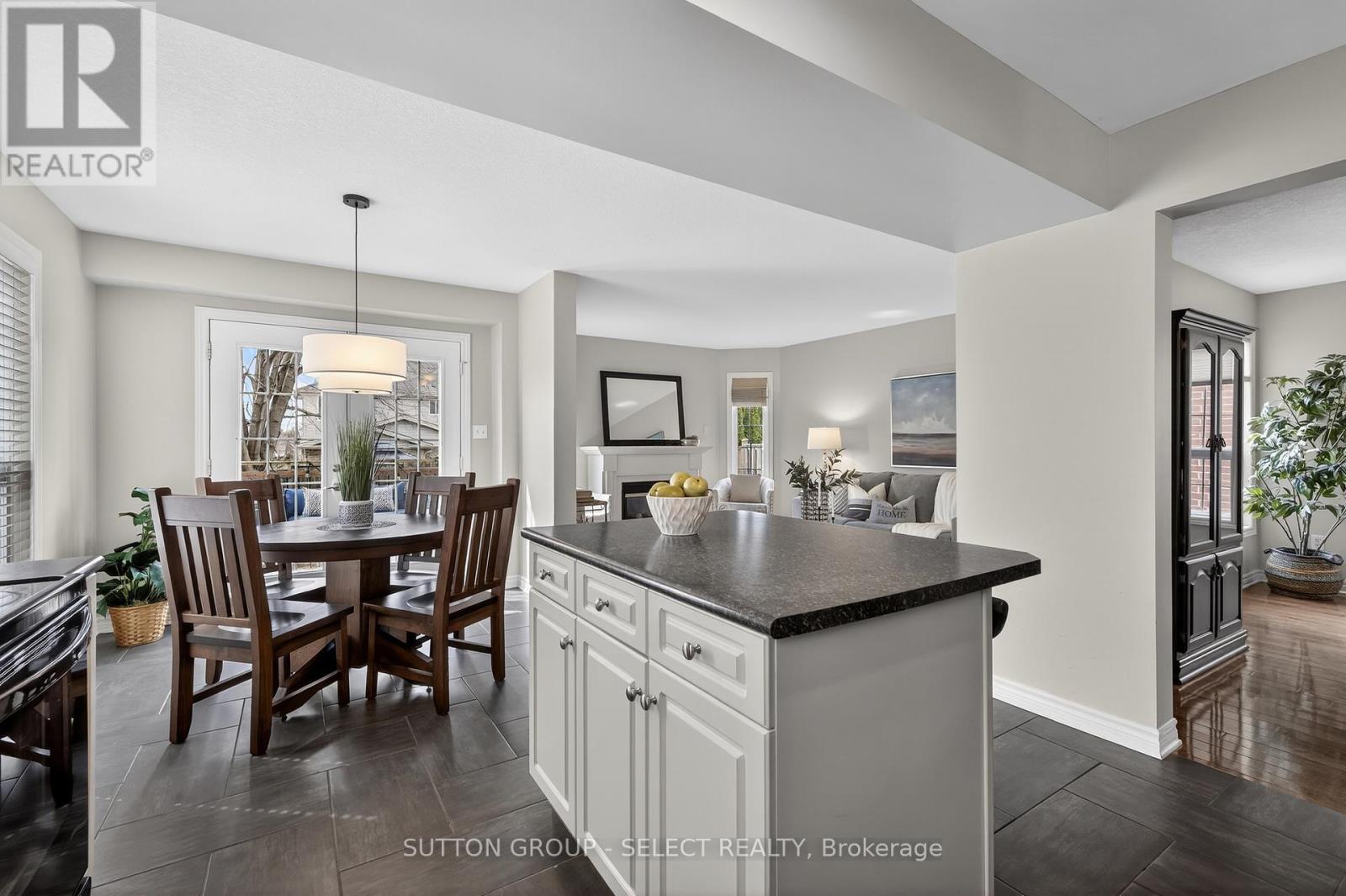 1344 Pleasantview Drive, London North, Ontario  N5X 4P5 - Photo 5 - X12919950