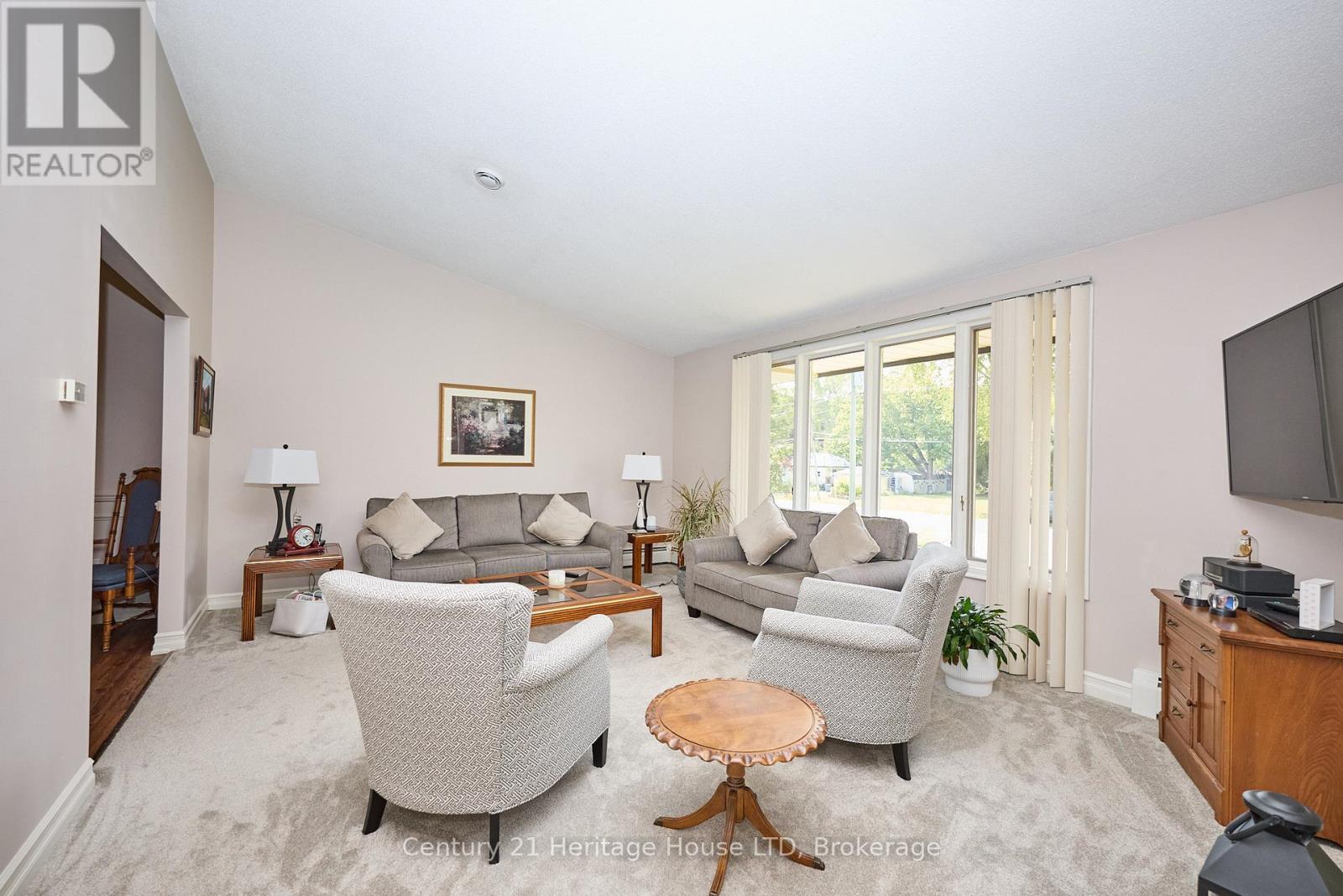 544 Rosehill Road, Fort Erie, Ontario  L2A 5M4 - Photo 2 - X12413166