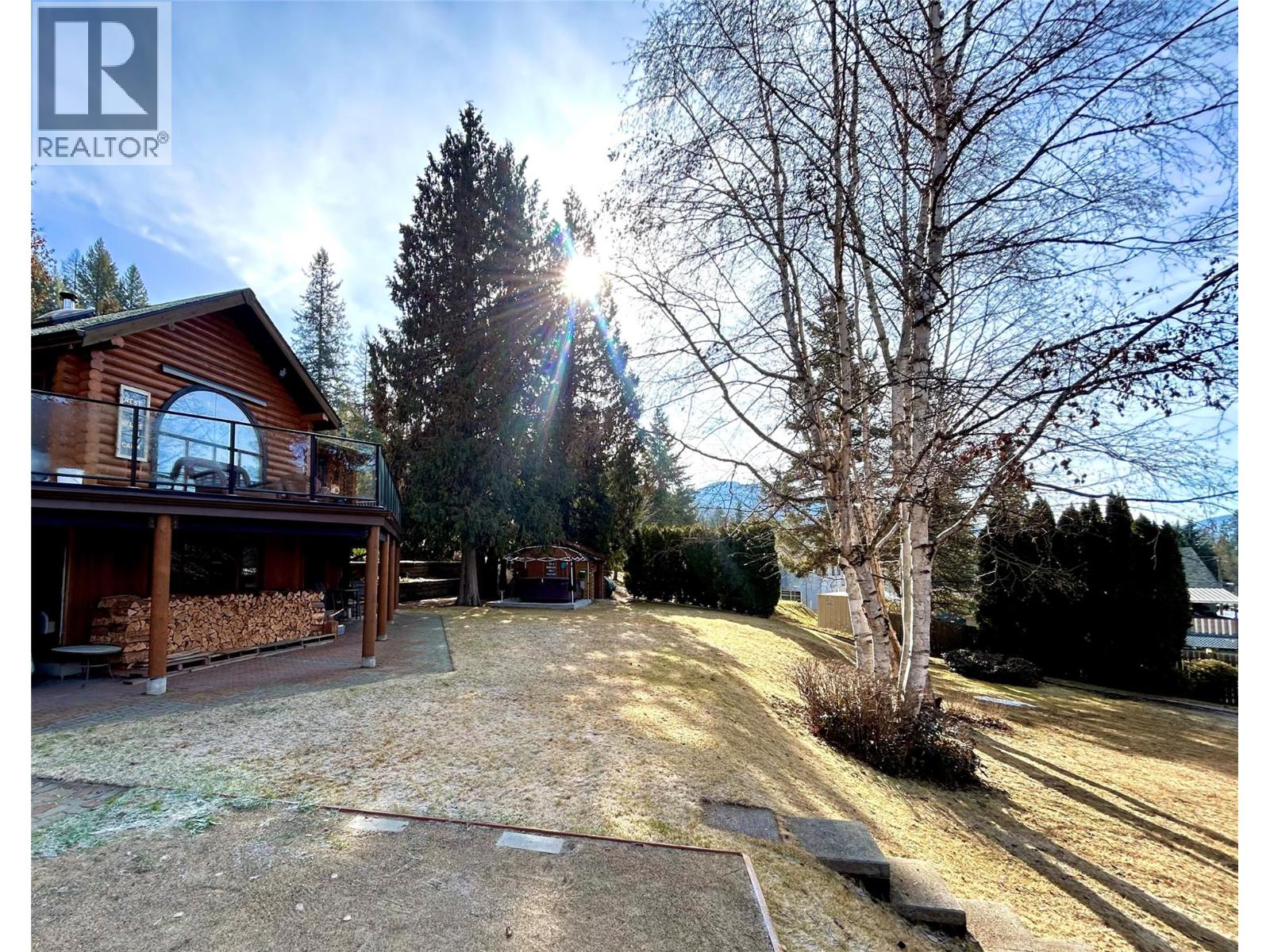 1851 Green Road, Fruitvale, British Columbia  V0G 1Y0 - Photo 2 - 10374914