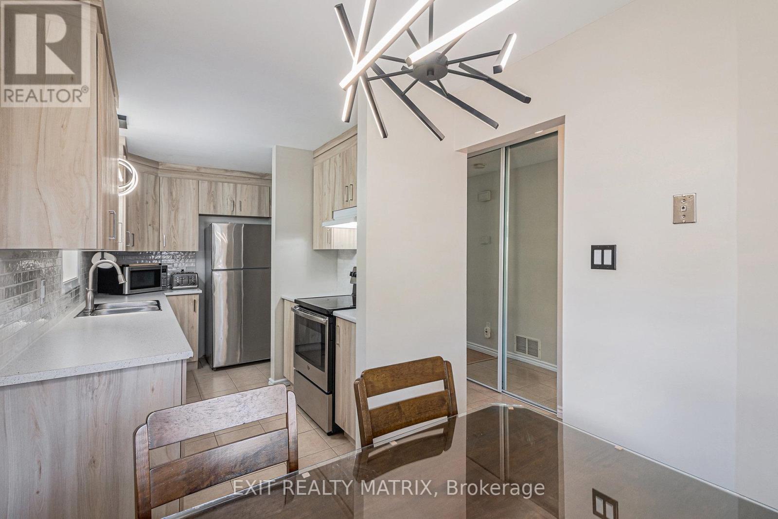 1432 Deavy Way E, Ottawa, Ontario  K1E 2W8 - Photo 3 - X12919766