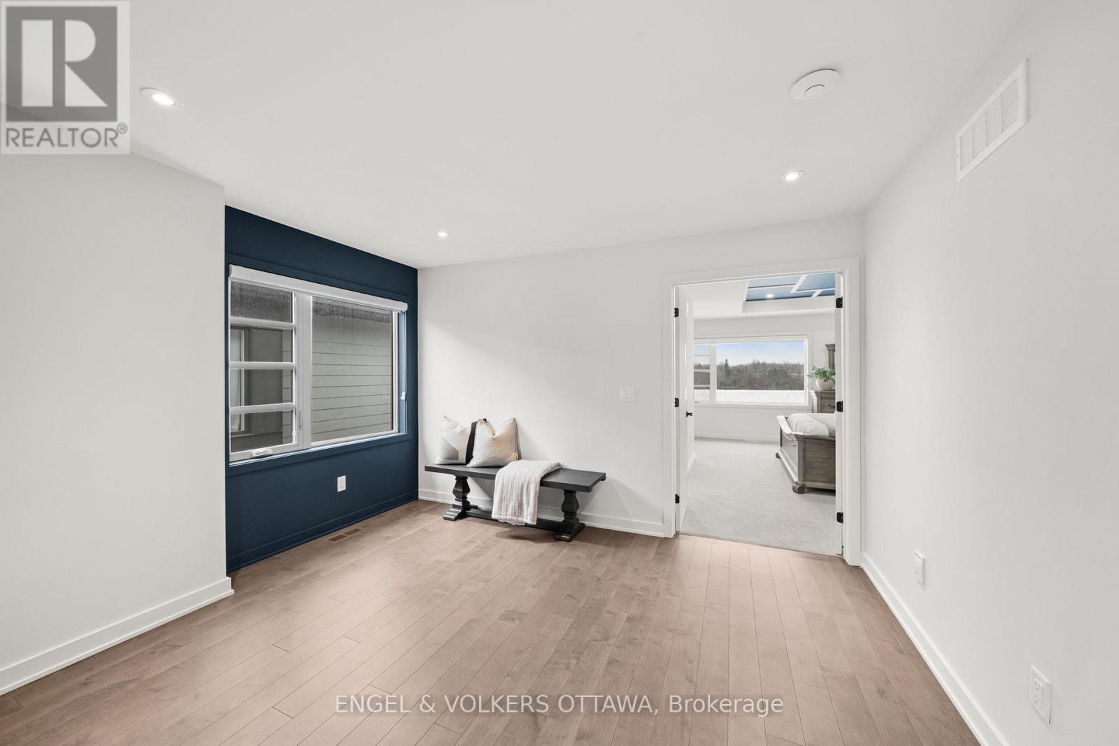 250 Shuttleworth Drive, Ottawa, Ontario  K1T 0T4 - Photo 18 - X12919826