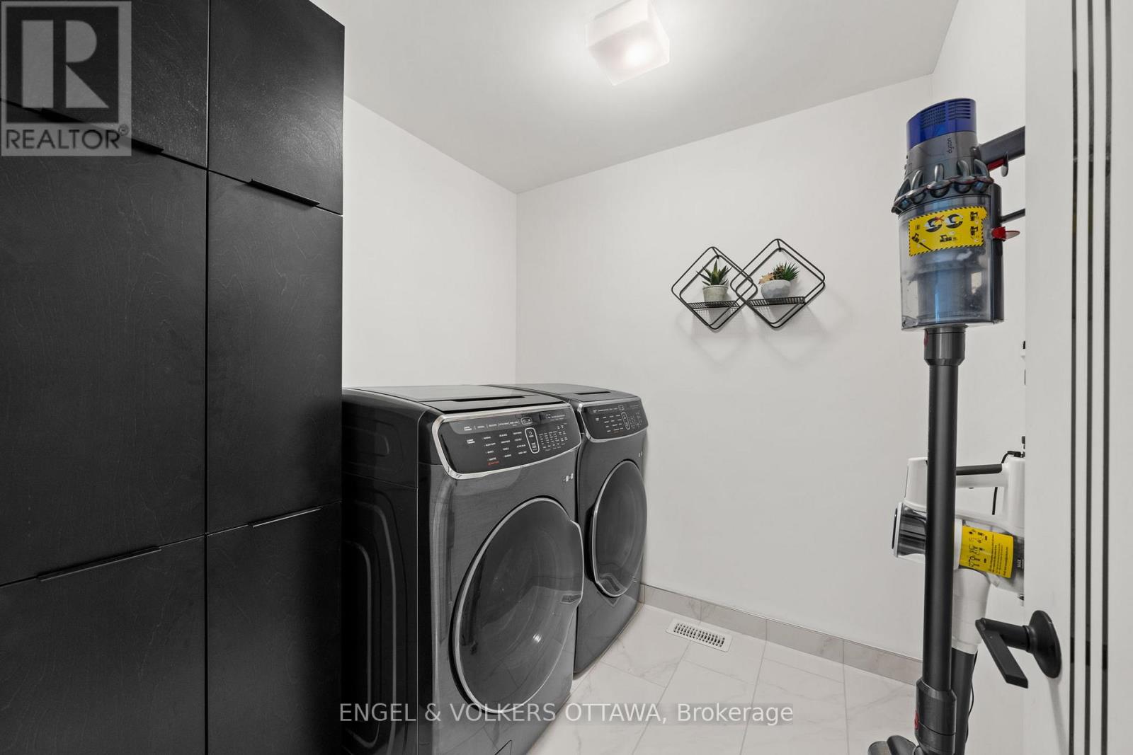 250 Shuttleworth Drive, Ottawa, Ontario  K1T 0T4 - Photo 28 - X12919826