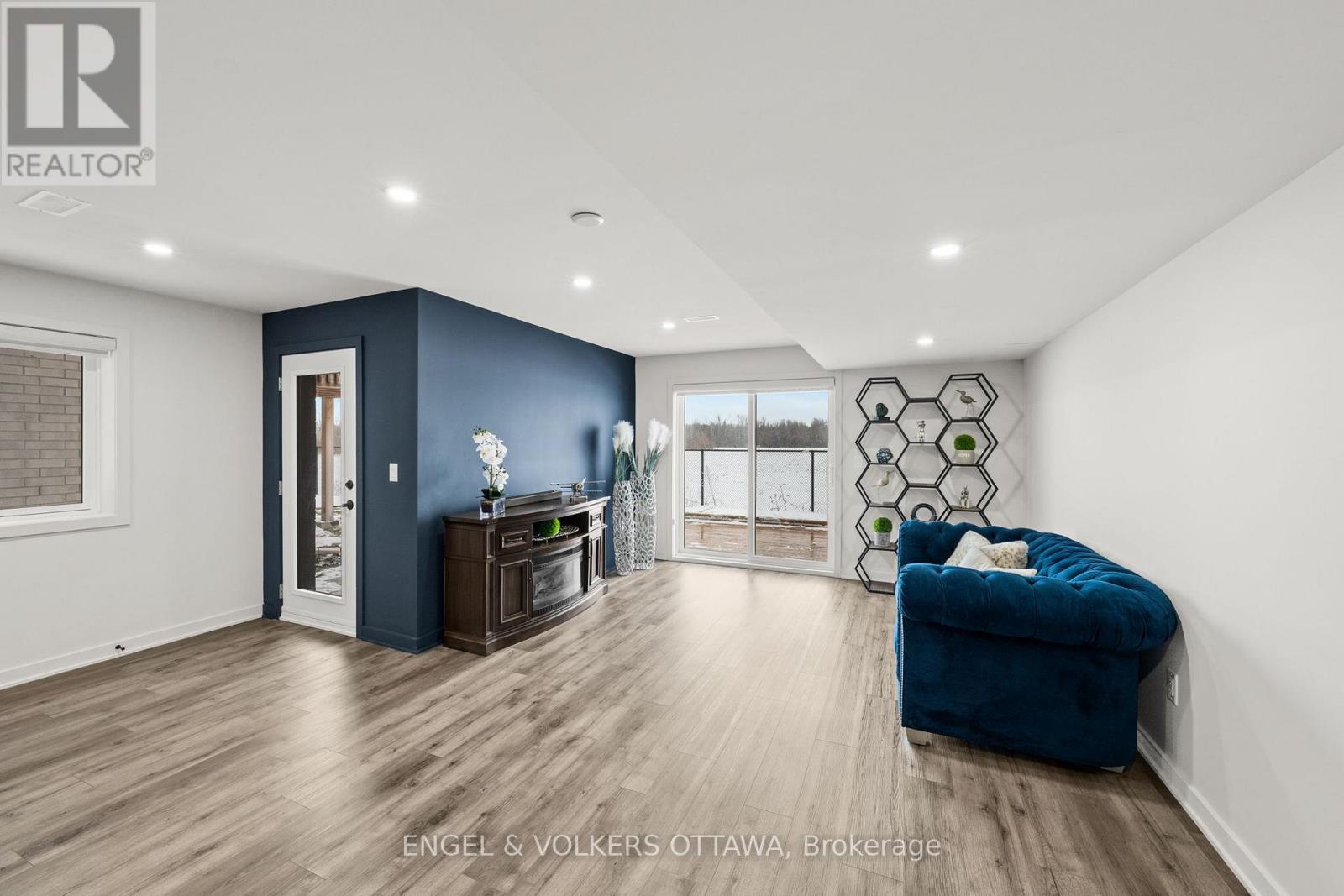 250 Shuttleworth Drive, Ottawa, Ontario  K1T 0T4 - Photo 29 - X12919826