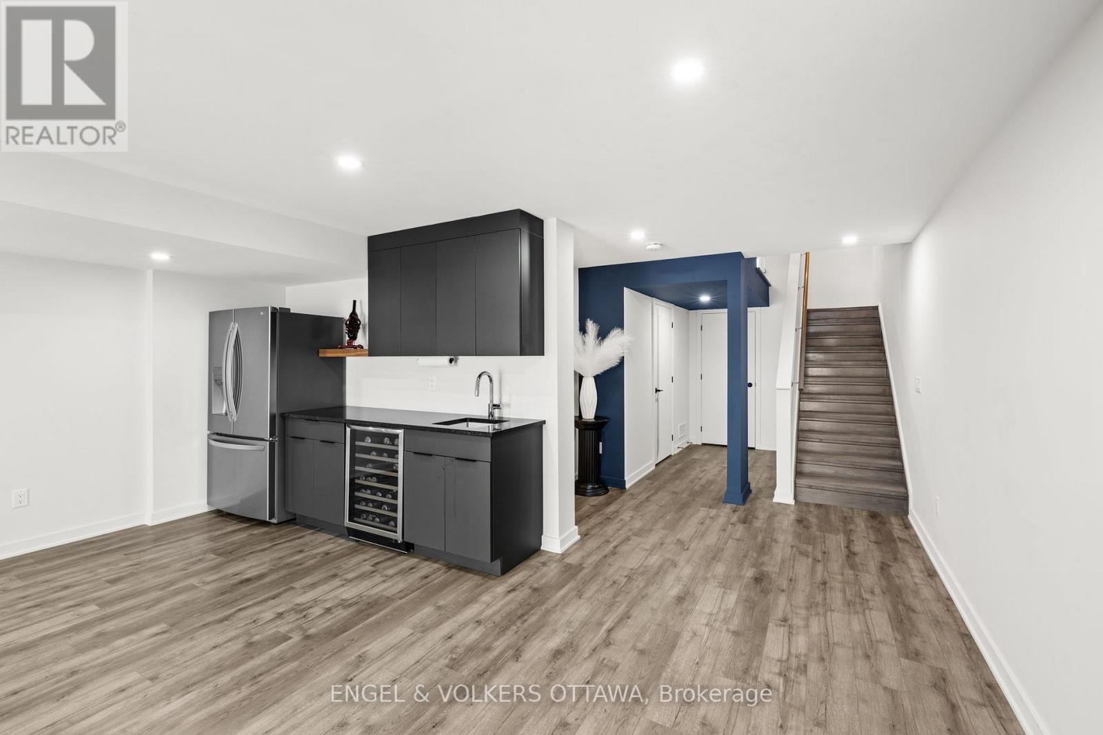 250 Shuttleworth Drive, Ottawa, Ontario  K1T 0T4 - Photo 31 - X12919826