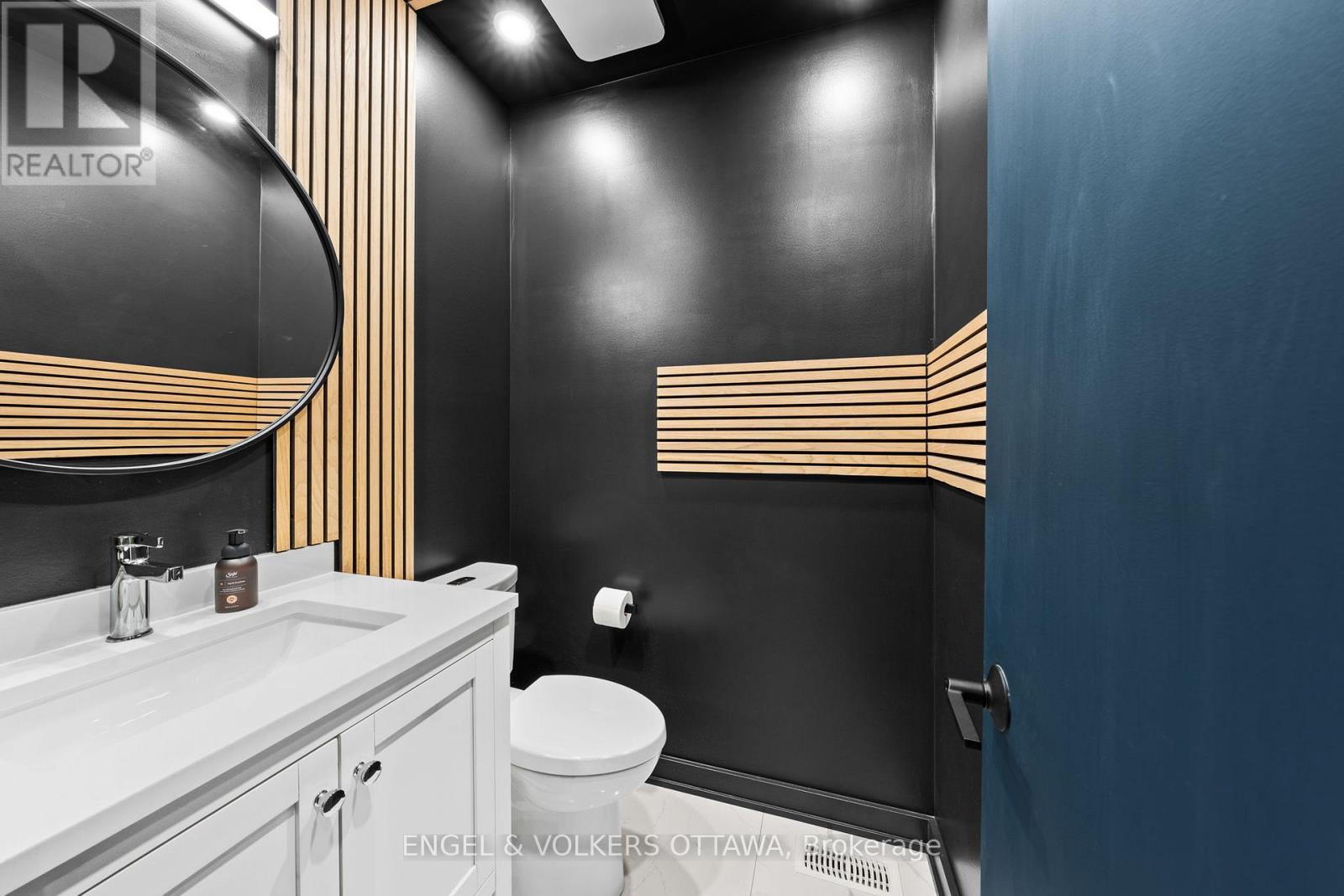 250 Shuttleworth Drive, Ottawa, Ontario  K1T 0T4 - Photo 4 - X12919826