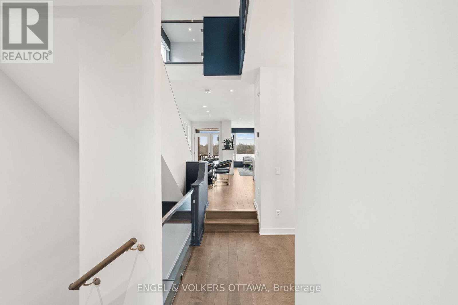 250 Shuttleworth Drive, Ottawa, Ontario  K1T 0T4 - Photo 5 - X12919826