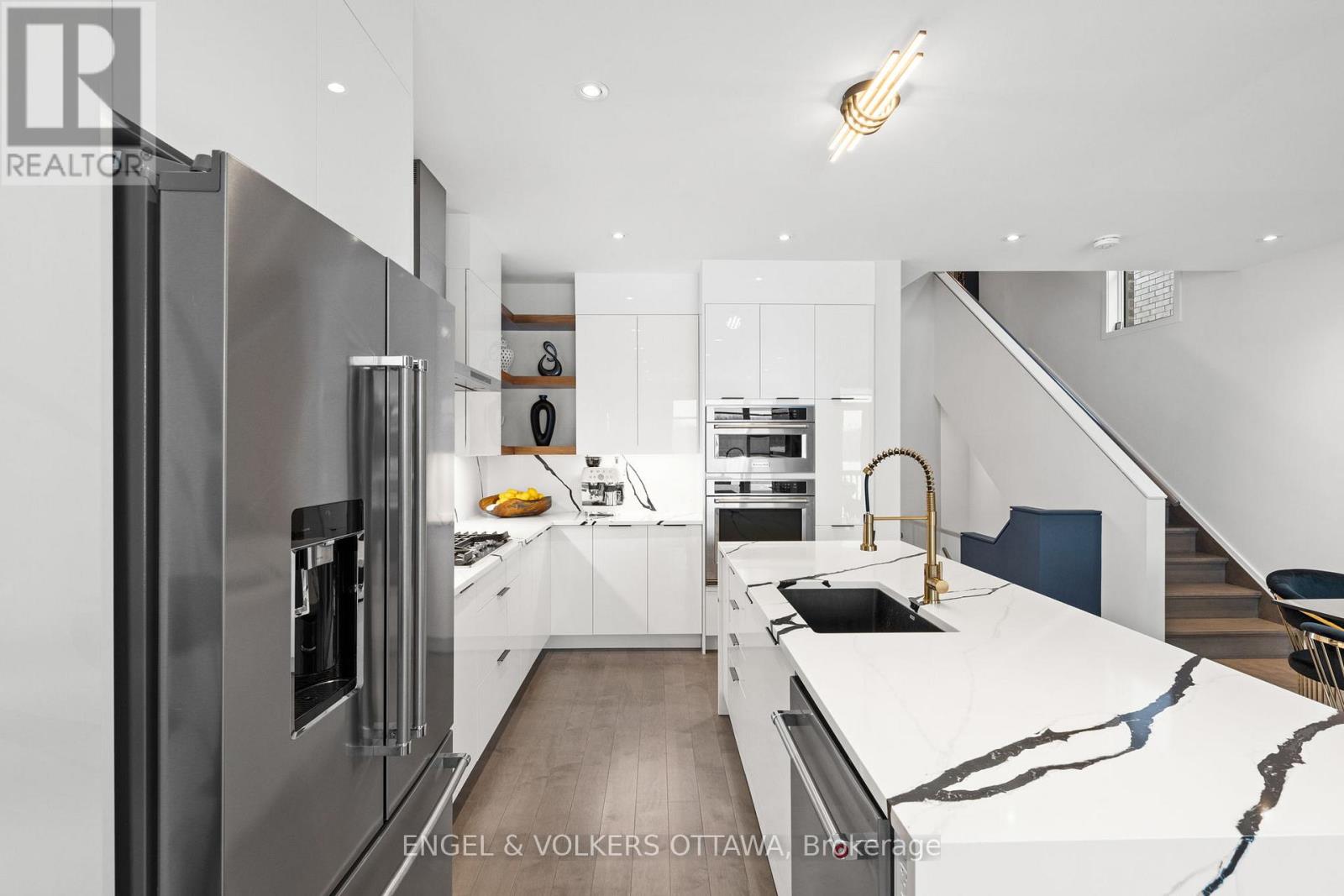 250 Shuttleworth Drive, Ottawa, Ontario  K1T 0T4 - Photo 8 - X12919826