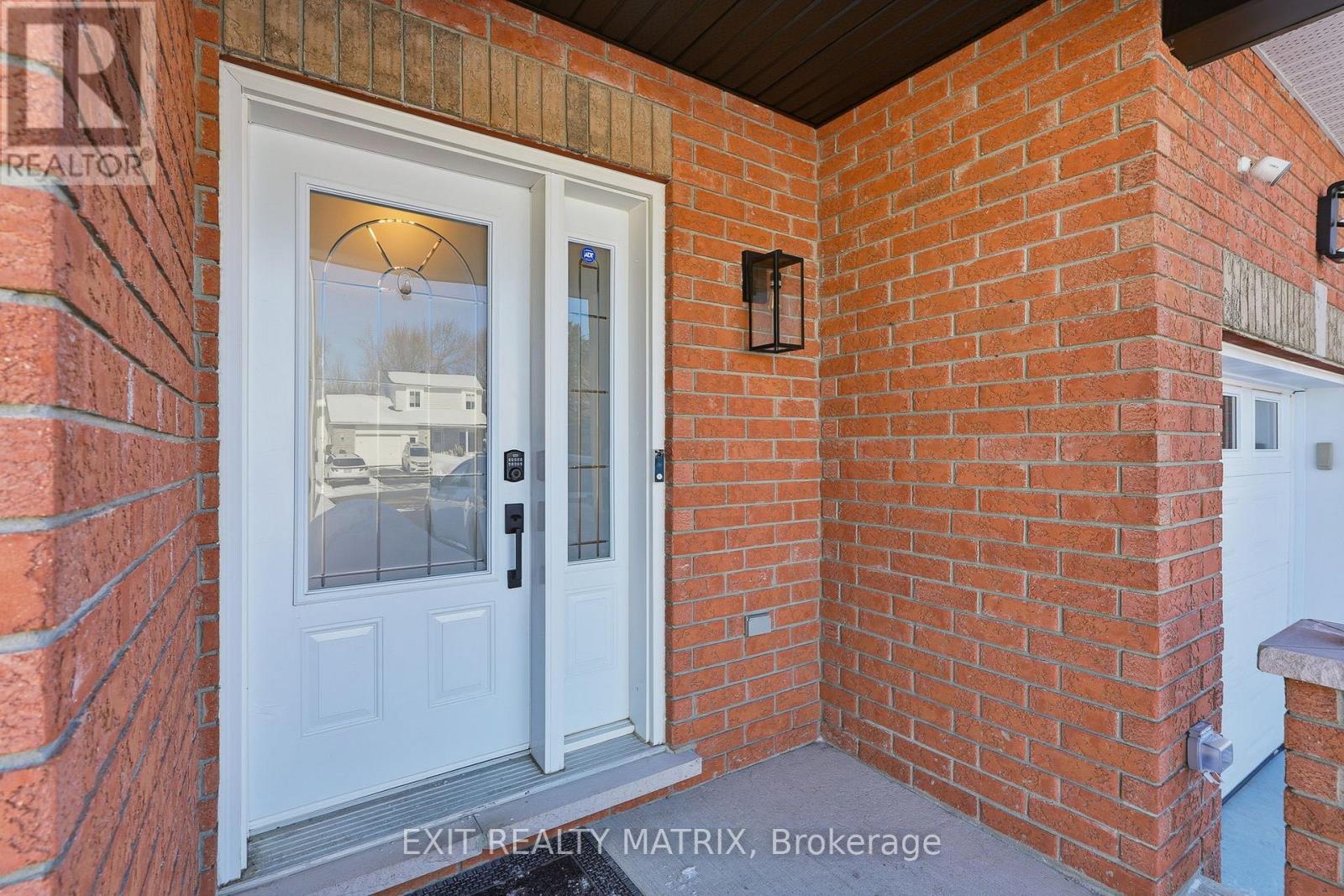 19 Dignard Street, Russell, Ontario  K0A 1W1 - Photo 2 - X12919862