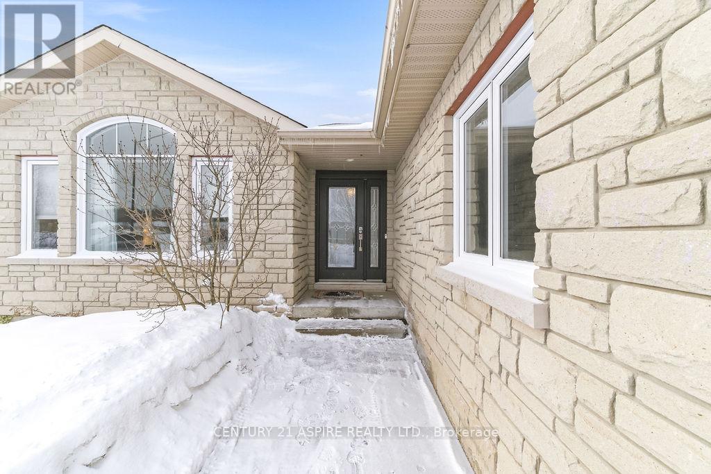 529 Turning Stone Crescent, Petawawa, Ontario K8H 0B3 - Photo 2 - X12919718