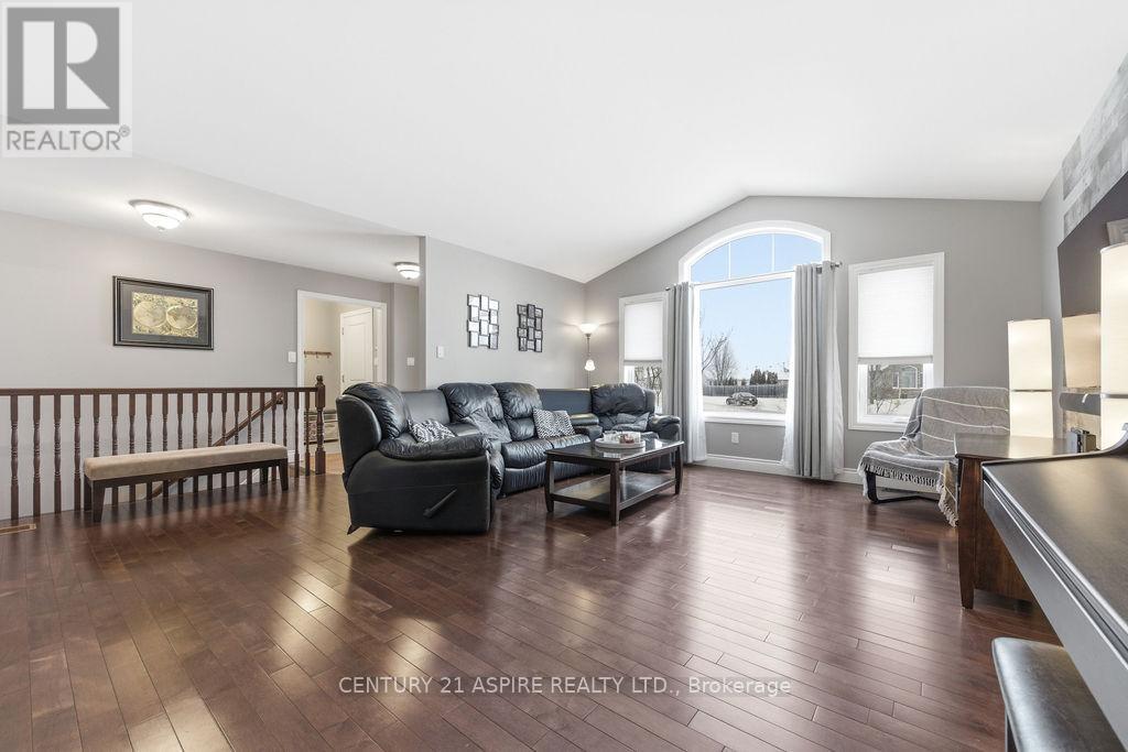 529 Turning Stone Crescent, Petawawa, Ontario K8H 0B3 - Photo 7 - X12919718