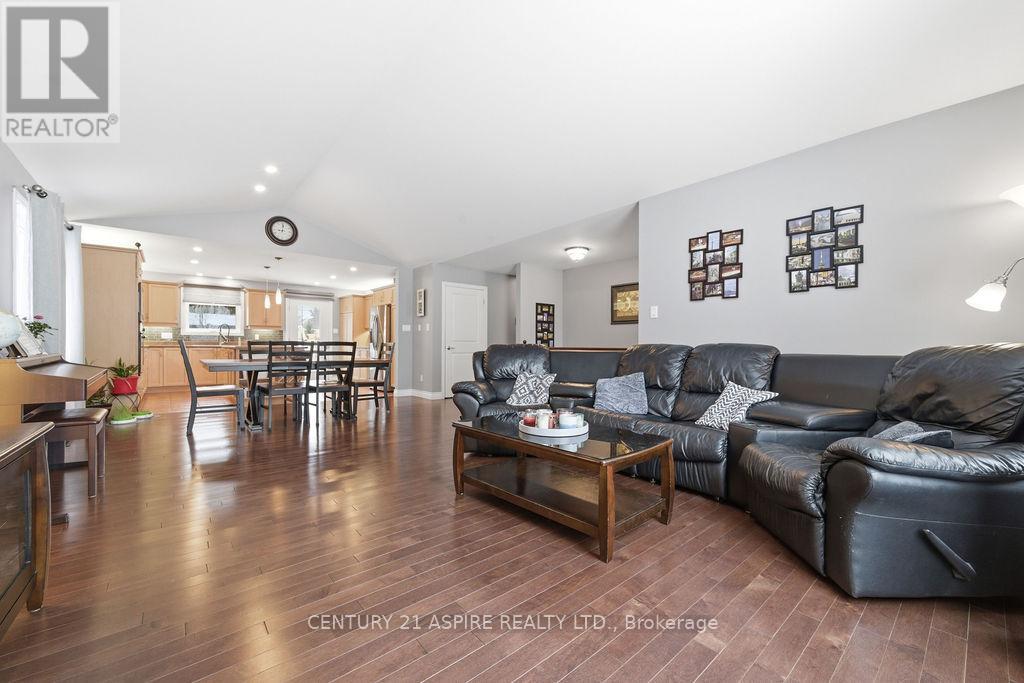 529 Turning Stone Crescent, Petawawa, Ontario K8H 0B3 - Photo 8 - X12919718