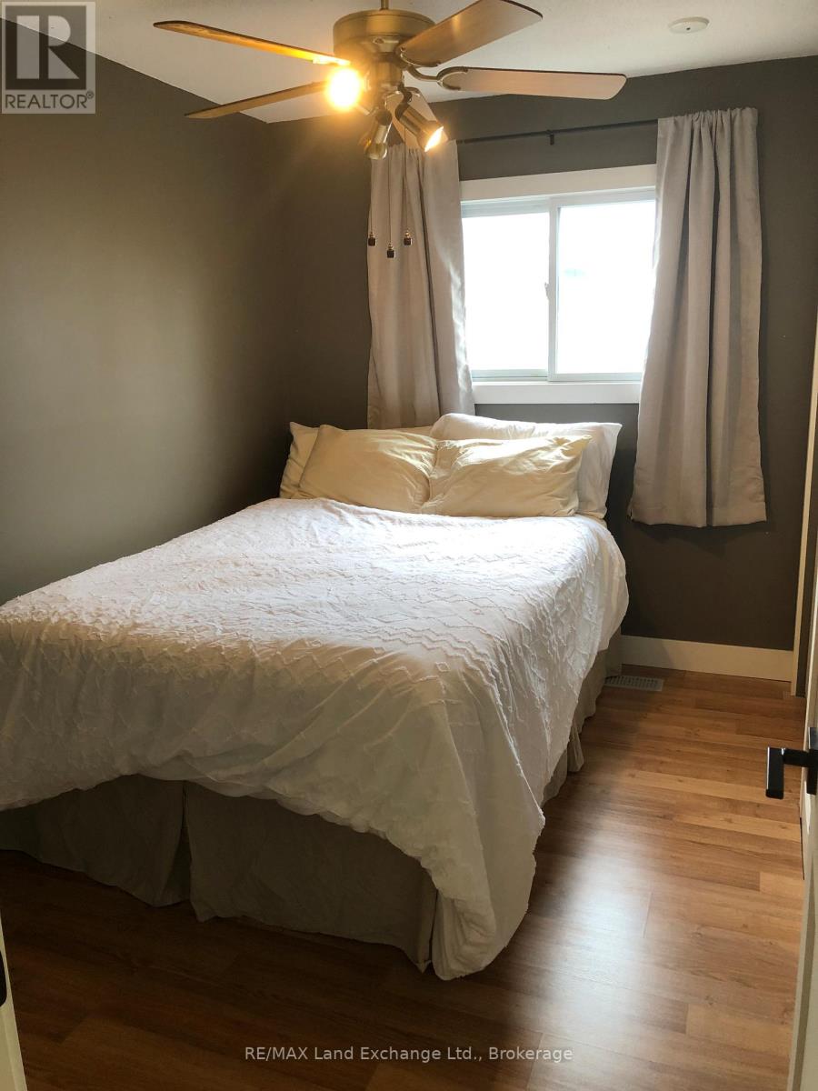 682 Kennard Crescent, Kincardine, Ontario  N2Z 1T3 - Photo 5 - X12917748