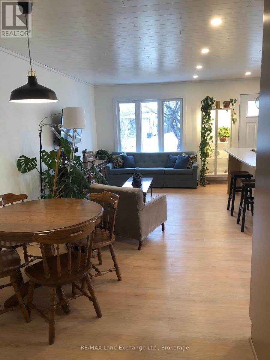 682 Kennard Crescent, Kincardine, Ontario  N2Z 1T3 - Photo 4 - X12917748