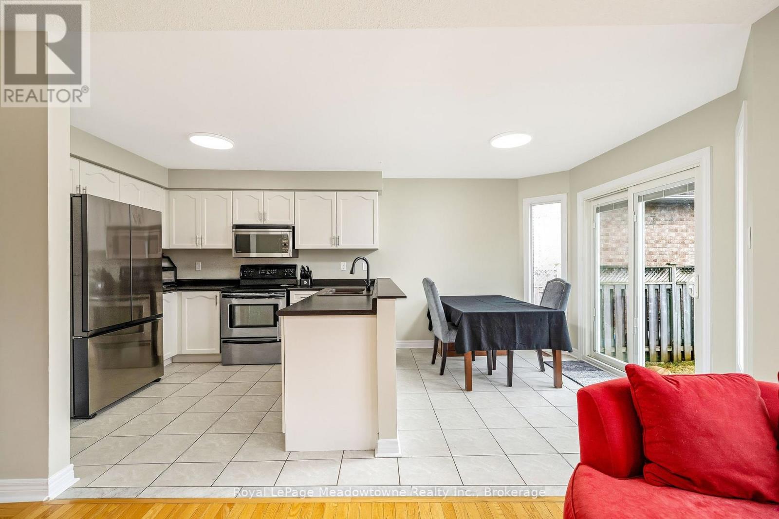 1075 Sprucedale Lane, Milton, Ontario  L9T 5P3 - Photo 11 - W12919860