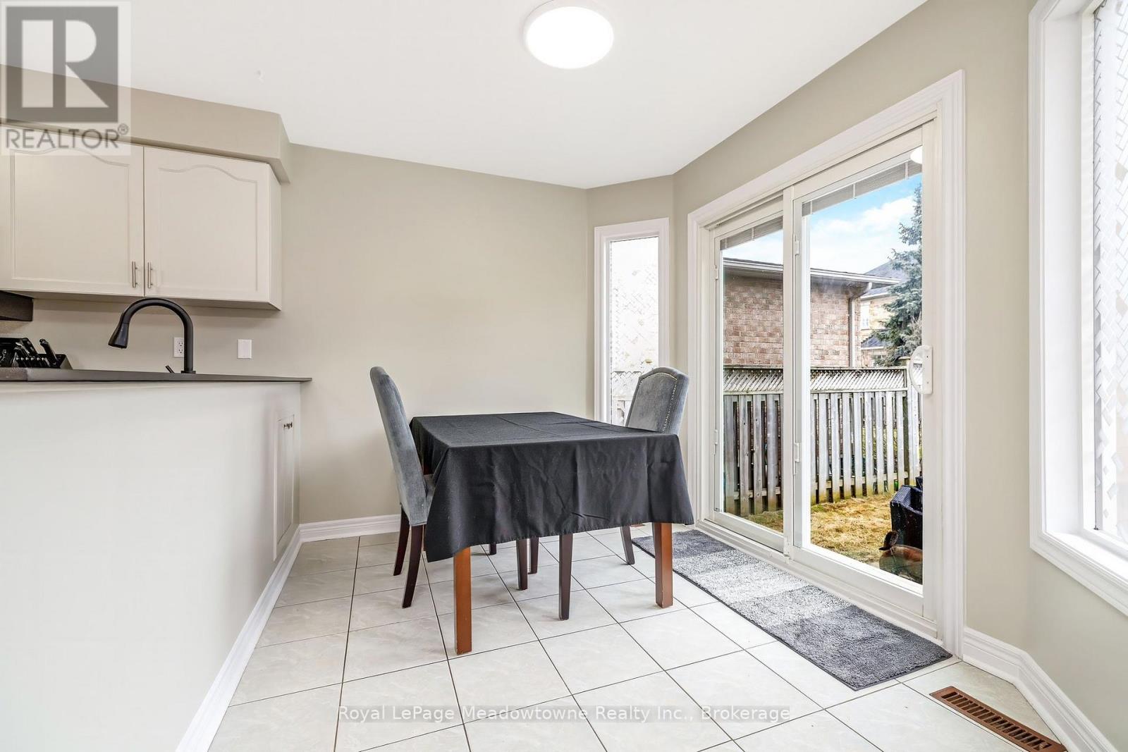 1075 Sprucedale Lane, Milton, Ontario  L9T 5P3 - Photo 15 - W12919860