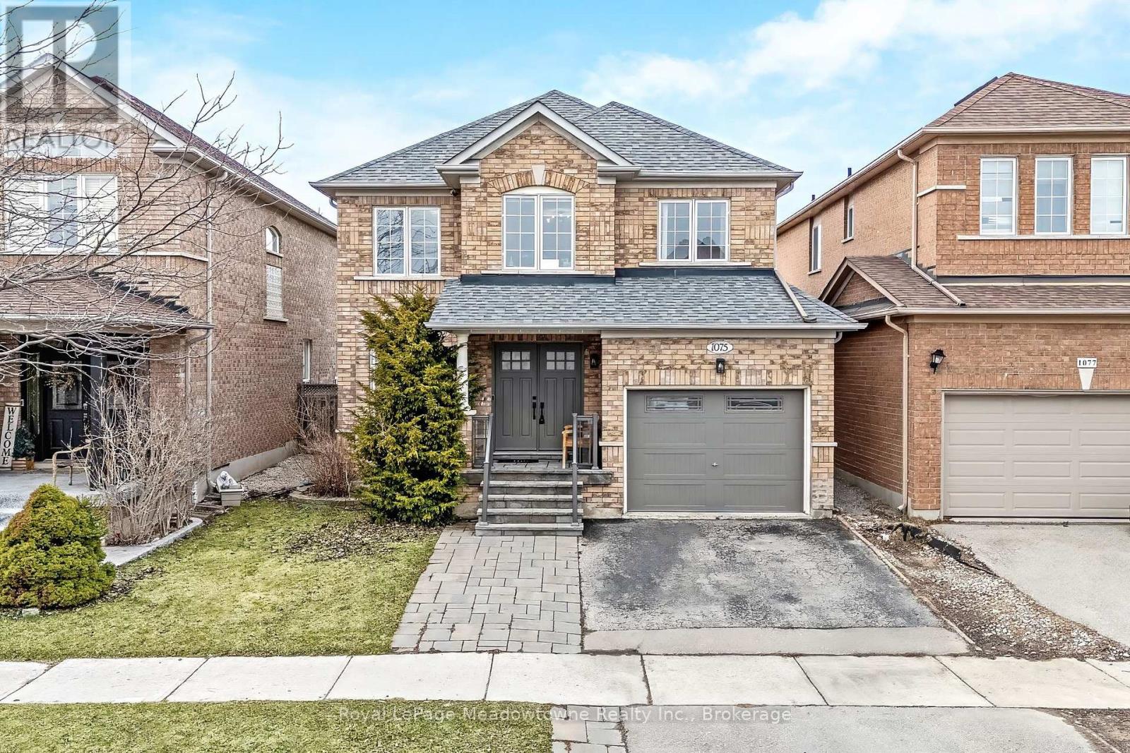 1075 Sprucedale Lane, Milton, Ontario  L9T 5P3 - Photo 2 - W12919860