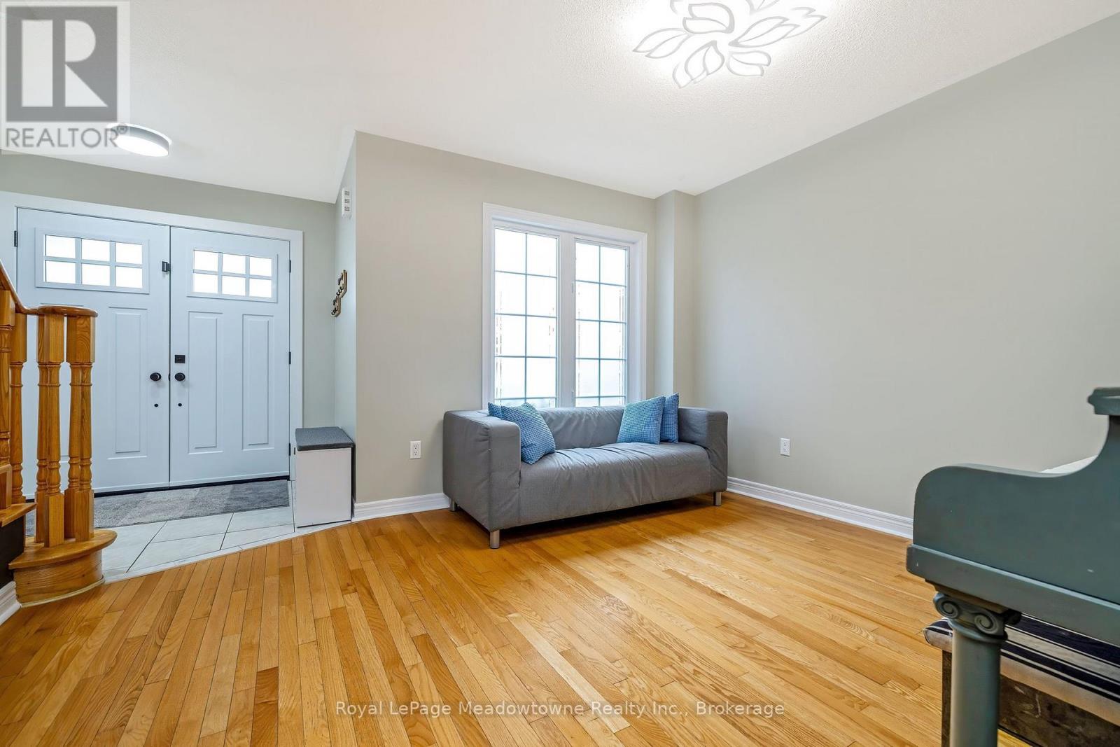 1075 Sprucedale Lane, Milton, Ontario  L9T 5P3 - Photo 6 - W12919860