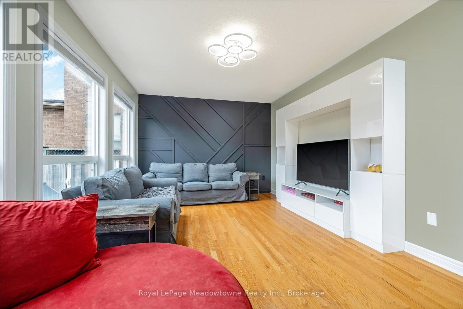 1075 Sprucedale Lane, Milton, Ontario  L9T 5P3 - Photo 8 - W12919860