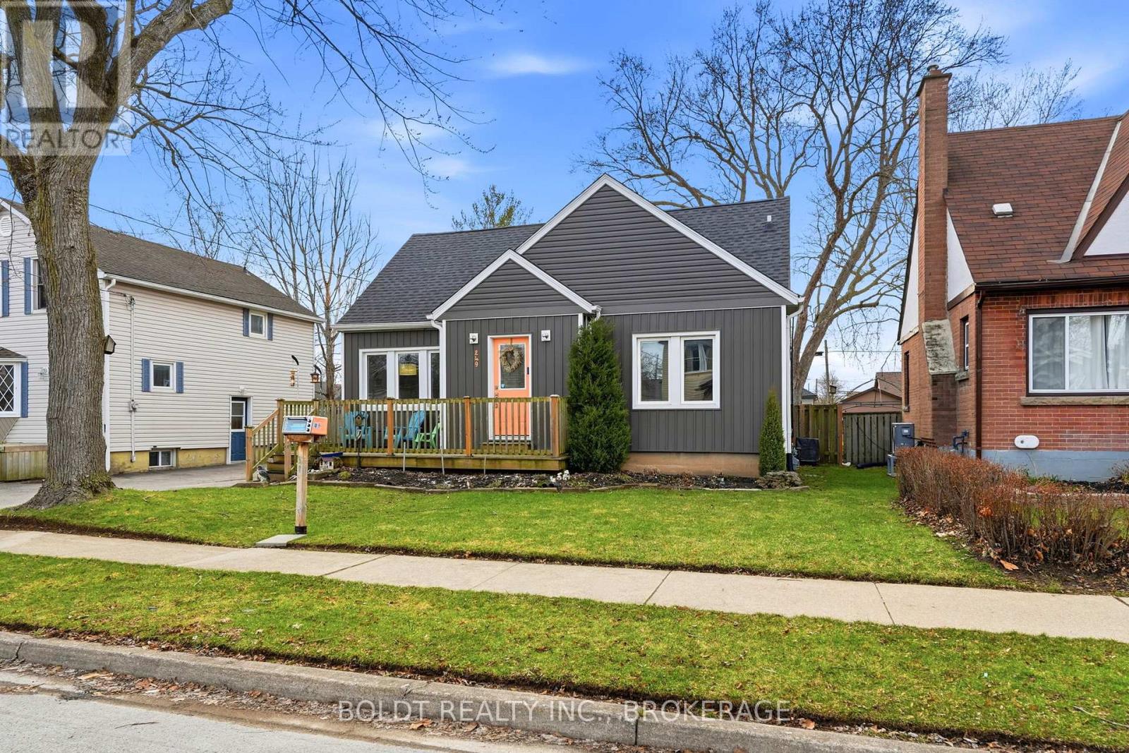 249 Mcalpine Avenue S, Welland, Ontario  L3B 1T8 - Photo 1 - X12919848