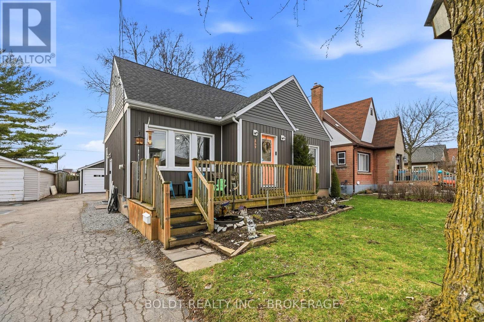 249 Mcalpine Avenue S, Welland, Ontario  L3B 1T8 - Photo 2 - X12919848