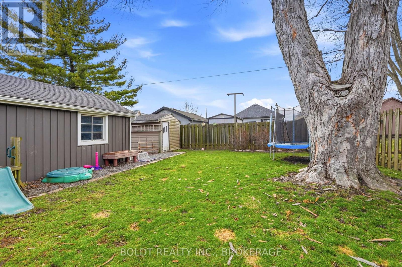 249 Mcalpine Avenue S, Welland, Ontario  L3B 1T8 - Photo 3 - X12919848