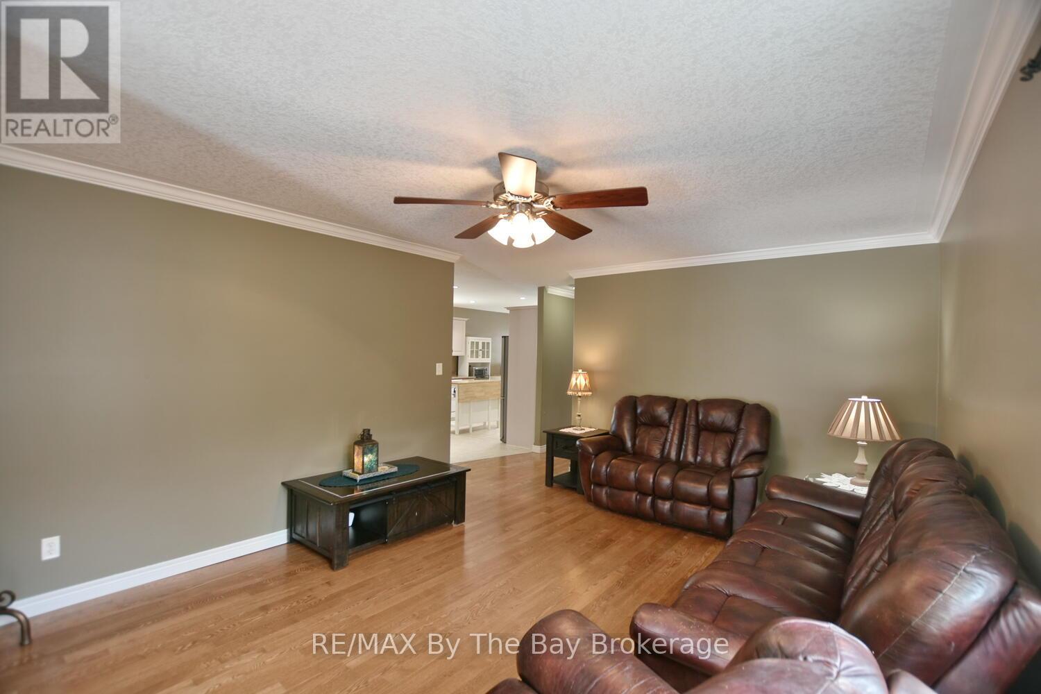 409 Robinson Road, Wasaga Beach, Ontario L9Z 2Z5 - Photo 10 - S12919798