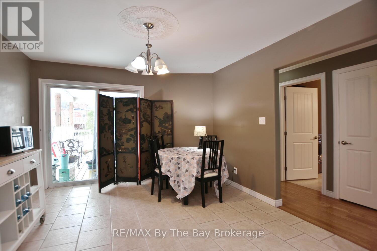 409 Robinson Road, Wasaga Beach, Ontario L9Z 2Z5 - Photo 19 - S12919798