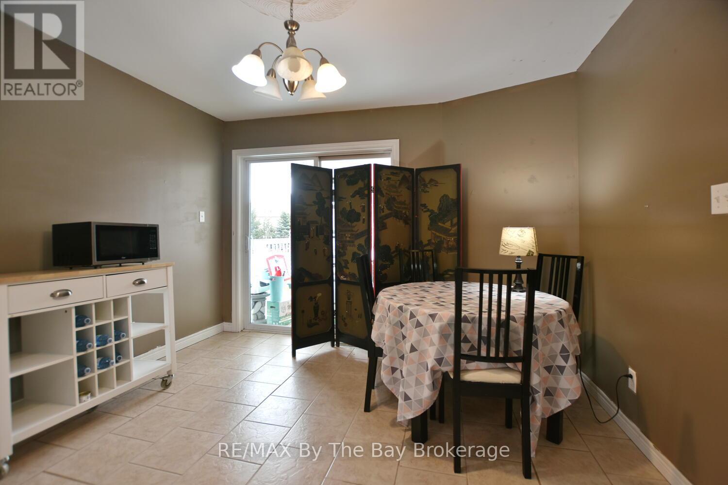 409 Robinson Road, Wasaga Beach, Ontario L9Z 2Z5 - Photo 20 - S12919798