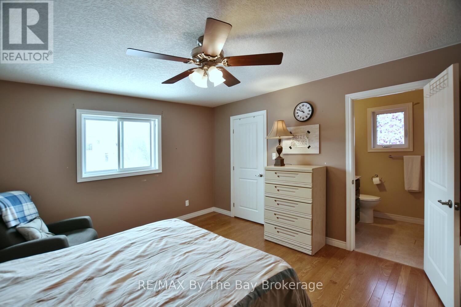 409 Robinson Road, Wasaga Beach, Ontario L9Z 2Z5 - Photo 22 - S12919798