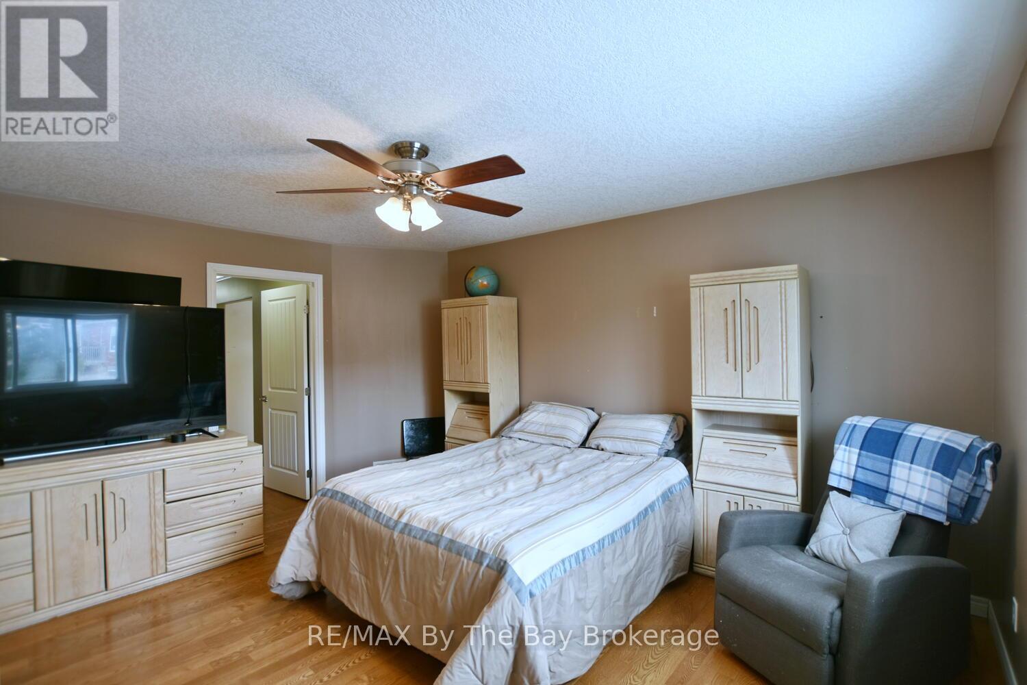 409 Robinson Road, Wasaga Beach, Ontario L9Z 2Z5 - Photo 23 - S12919798